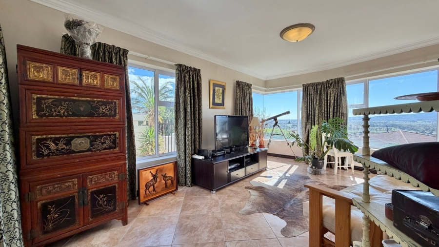 5 Bedroom Property for Sale in Mountainside Western Cape
